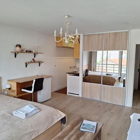 Chic Parisian Studio Retreat Bright Spacious And Secure Parking Esterno foto