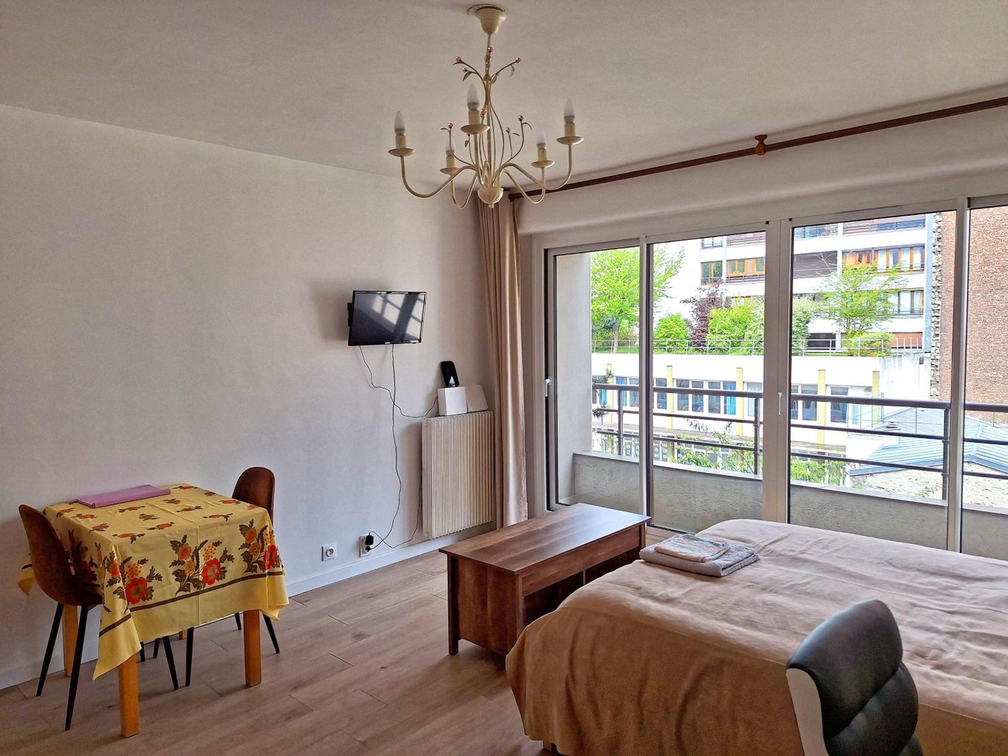 Chic Parisian Studio Retreat Bright Spacious And Secure Parking Esterno foto